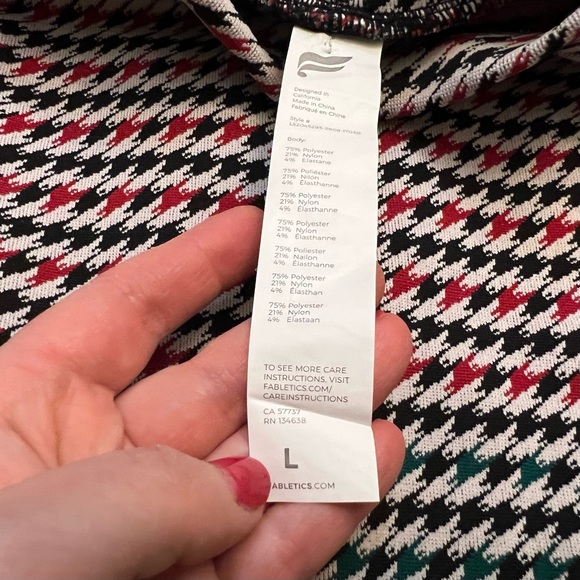 Fabletics Workout Long Sleeved Houndstooth Crop Top - Picture 4 of 5